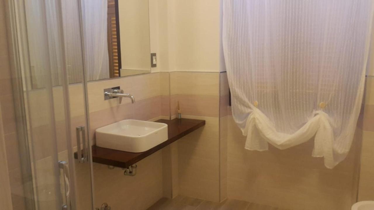 Bed and Breakfast Brezza Marina Марина-ди-Каррара Экстерьер фото