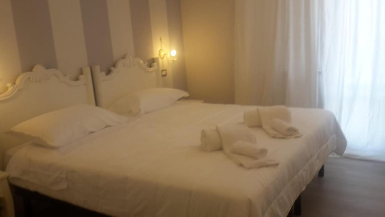 Bed and Breakfast Brezza Marina Марина-ди-Каррара Экстерьер фото