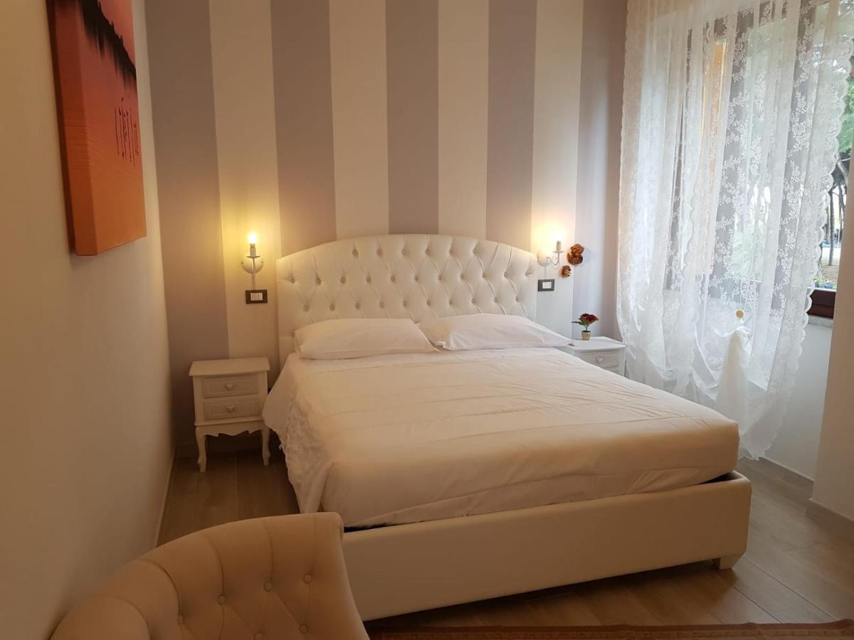 Bed and Breakfast Brezza Marina Марина-ди-Каррара Экстерьер фото
